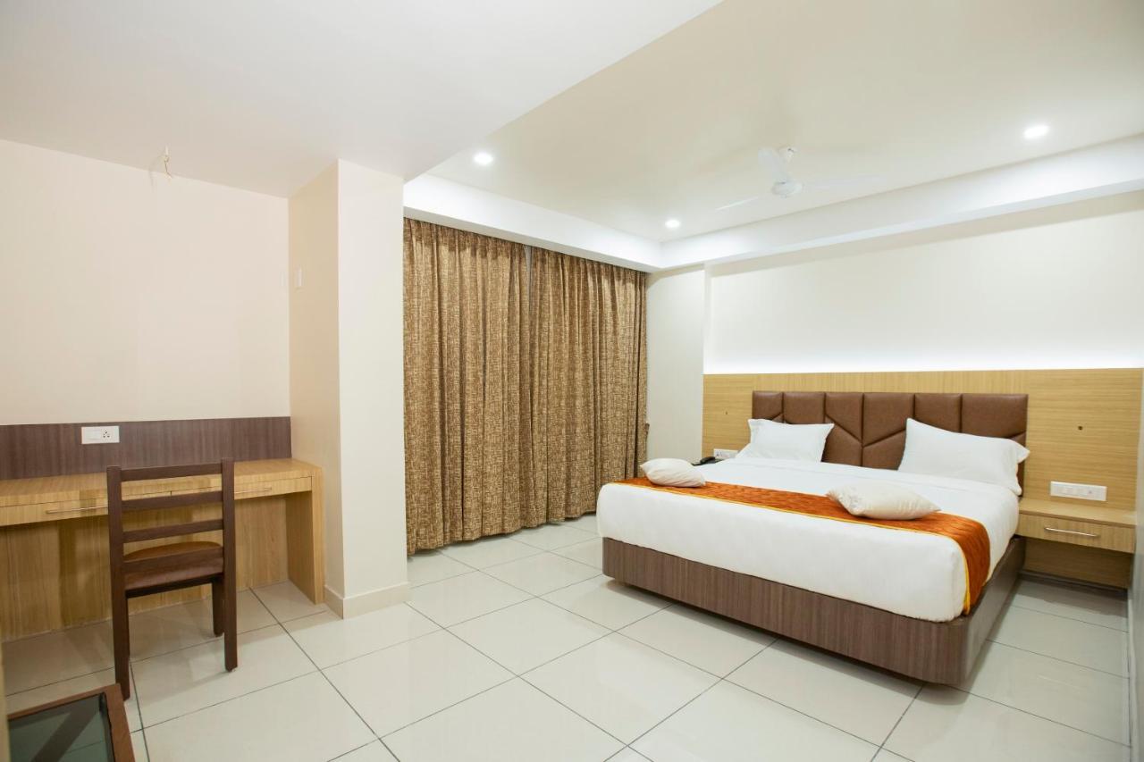 Lee-Benz Ark Hotel Kumbakonam Exterior photo